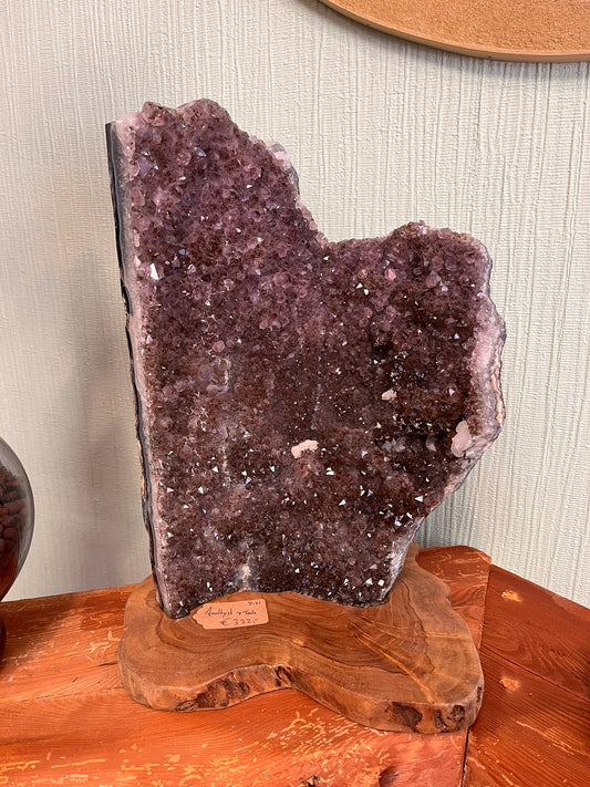 Amethyst op teak, 5 kg, 36 x 23,5 cm, artikel 7-21