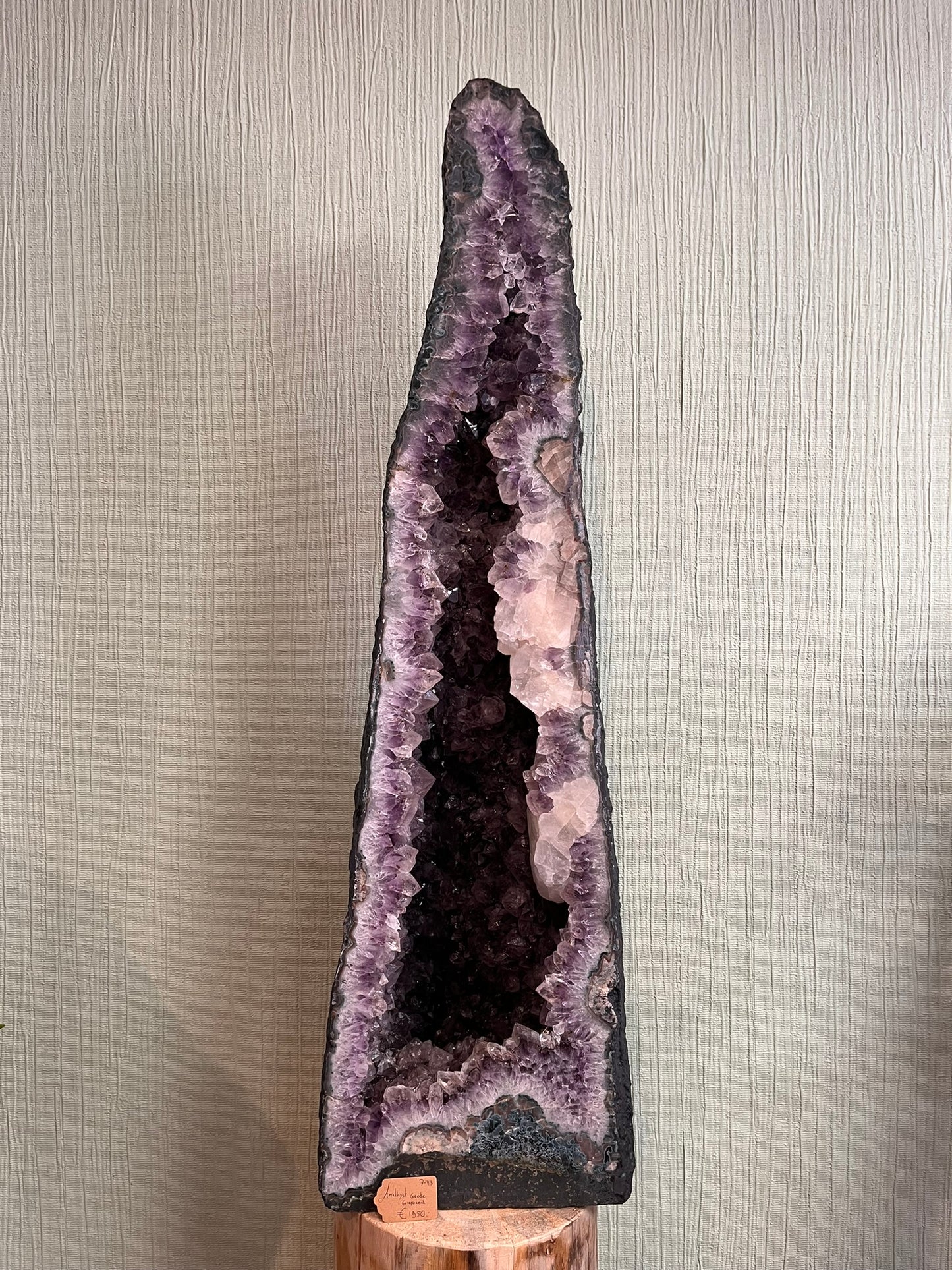 Amethyst geode 91x26x22 cm