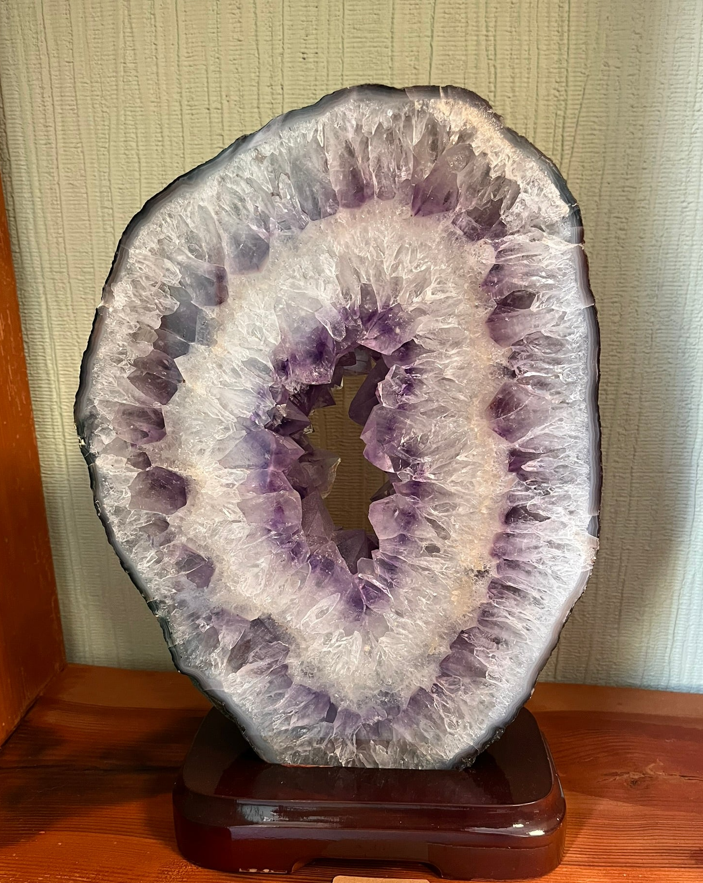 Amethyst op voet, 33x23 cm, 6 kg, Artikel 7-13