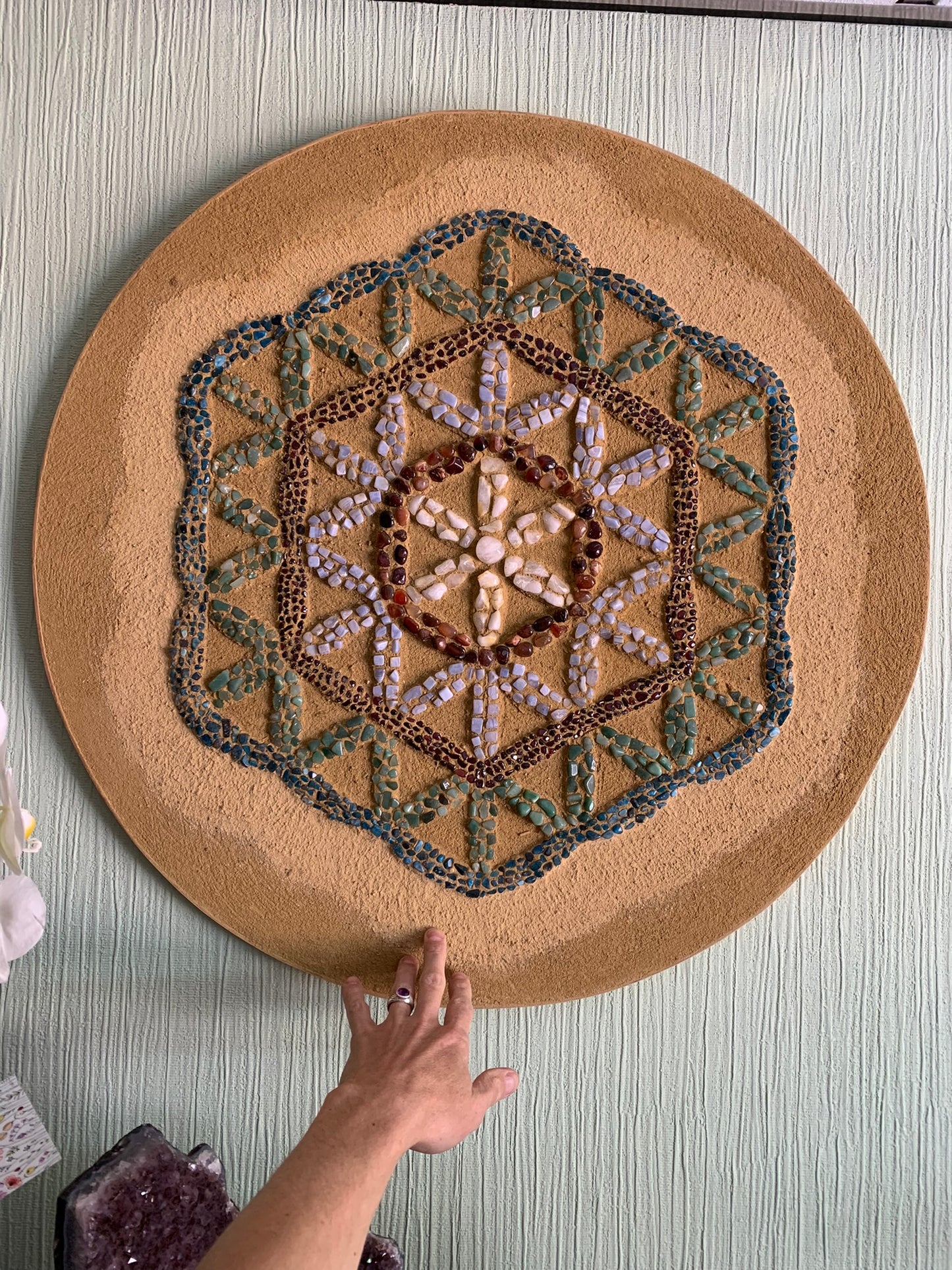 Flower of Life mandala op lemen plaat